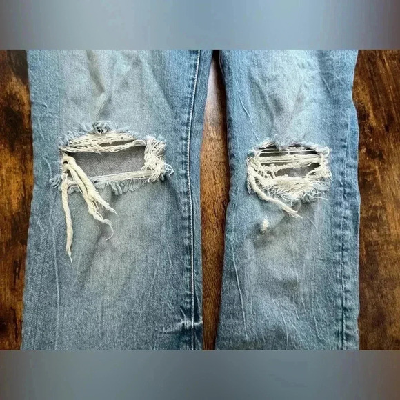 GOOD AMERICAN | women’s high rise distressed jeans. Size: 6/28 - Picture 11 of 15